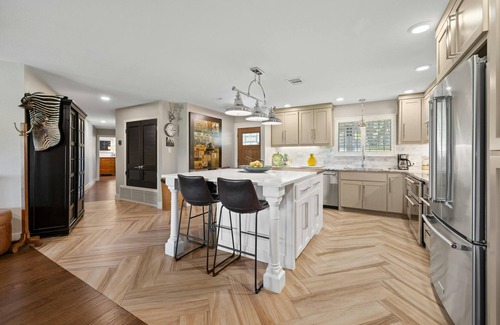 Georgetown House | SAN GABRIEL RIVER Retreat WATERFRONT Panoramic View, PRIVATE POOL, Pet Friendly!