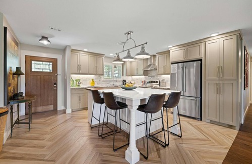 Georgetown House | SAN GABRIEL RIVER Retreat WATERFRONT Panoramic View, PRIVATE POOL, Pet Friendly!