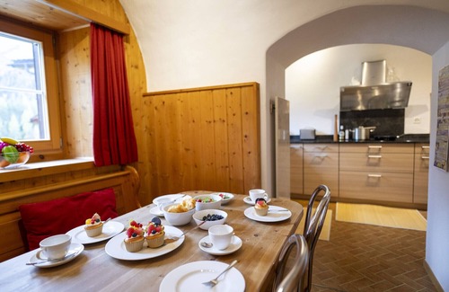 Engadin Scoul Ski Chalet | San Geer Sains: Charming 5.5-house in the old part of the village of Scuol