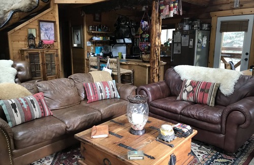San Juan River Village Cabin | SAN JUAN RIVERFRONT LOG CABIN WITH NAT'L FOREST MTN VIEWS! *MAC'S HIDEAWAY*