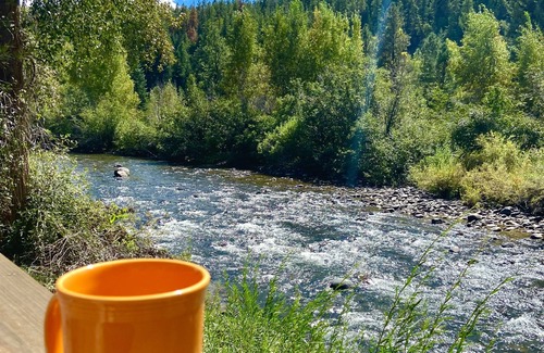 San Juan River Village Cabin | SAN JUAN RIVERFRONT LOG CABIN WITH NAT'L FOREST MTN VIEWS! *MAC'S HIDEAWAY*