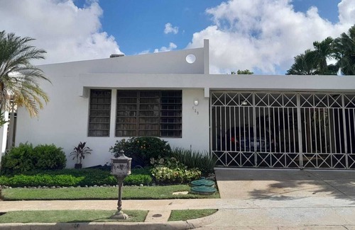 Monacillo Villa | San Juan, villa w/POOL, outdoor shower, & 15 mins from the airport & beachesn