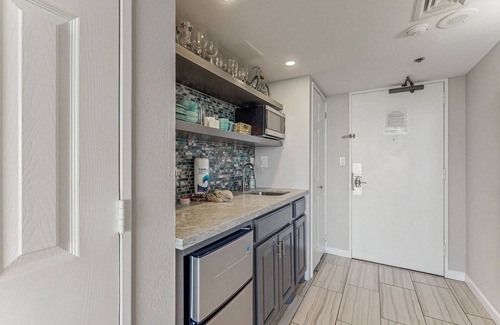 Galveston Apartment | San Luis Resort studio with Gulf view, pool, hot tub, fitness room & firepit