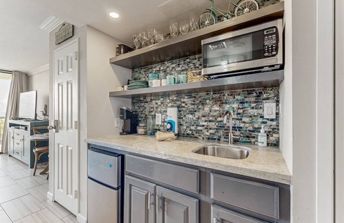 Galveston Apartment | San Luis Resort studio with Gulf view, pool, hot tub, fitness room & firepit