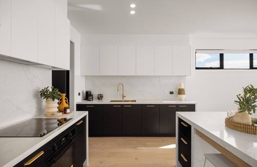 San Remo House | San Remo Luxe 2, large modern home with 180-degree bay views, outdoor spa.