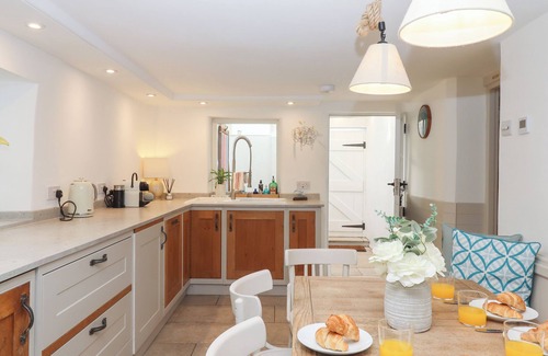 Teignmouth House | SANCTUARY COTTAGE, family friendly, with open fire in Shaldon