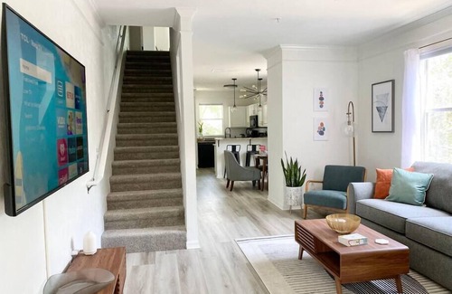 Gainesville Condo | Sanctuary Gainesville 💫 Bright 2 BR King Condo