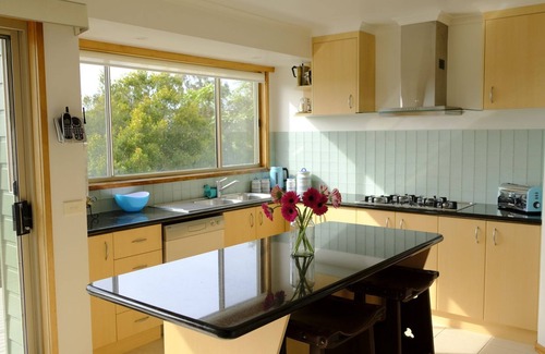 Lakes Entrance House | Sanctuary on the Lakes - family beach house