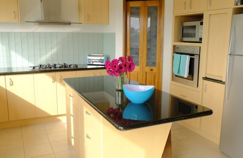 Lakes Entrance House | Sanctuary on the Lakes - family beach house