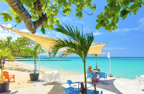 Ocho Rios Hotel | Sand and Tan Beach Hotel