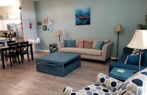 Corpus Christi House | "Sand Angel" is Poolside and Across the Street From the Beach!