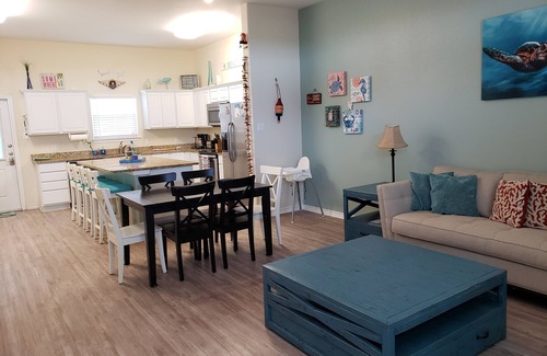 Corpus Christi House | "Sand Angel" is Poolside and Across the Street From the Beach!