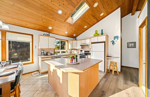 Manzanita House | Sand Bucket-Manzanita. Fabulous family beach house dogs ok, close to beach