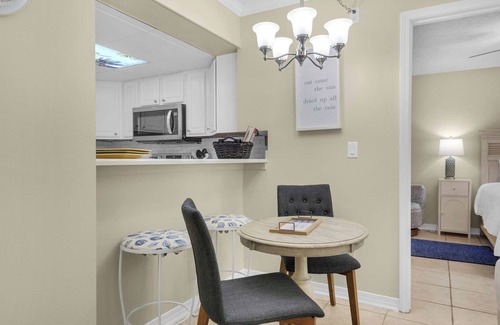Villa Sabine Condo | 🌴🐚🌴 Sand Dollar W-101: Ground Floor 1 BR | Walk to Beach + Bay