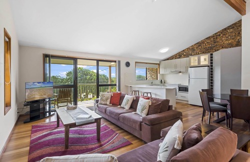 East Ballina House | Sand Dunes - Spacious Airy Townhouse by the beach