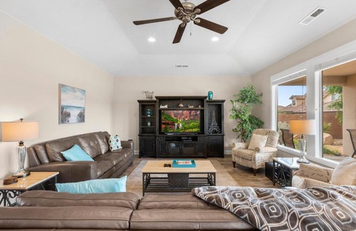 Hurricane House | Sand Hollow 2691 Private Swim Spa Hot Tub RV Parking Near Sand Hollow Reservoir