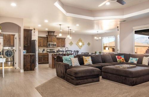 Hurricane House | Sand Hollow 3334 BBQ Grill, Private Splash Pad, Hot tub and Pool