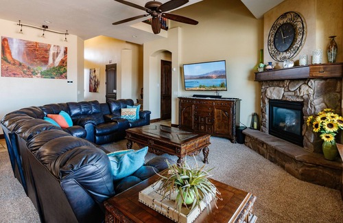 Hurricane House | Sand Hollow 4242| Private Pool and Hot Tub, Water Slide, Playground, Ping Pong