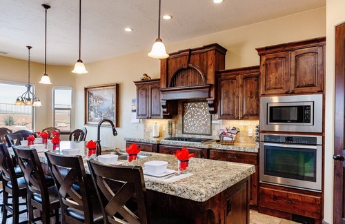 Hurricane House | Sand Hollow 4242| Private Pool and Hot Tub, Water Slide, Playground, Ping Pong