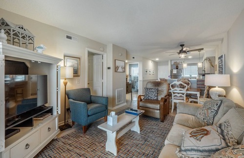 Wilmington Beach Condo | Sand Pebbles C21 | Ocean View + Community Pool!