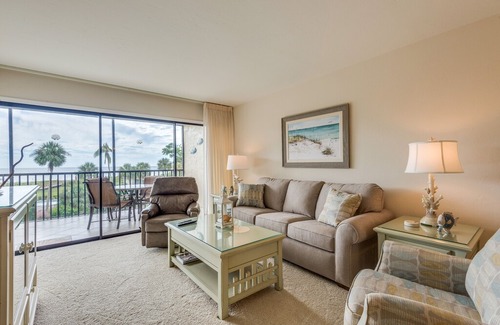 Sanibel Condo | Sand Pointe 222, Beautifully Decorated 2 Bedroom Condo Facing Pool and Gulf