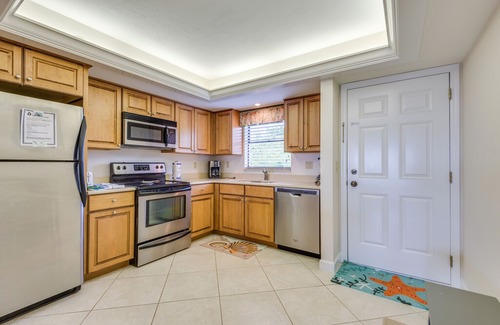Sanibel Condo | Sand Pointe 222, Beautifully Decorated 2 Bedroom Condo Facing Pool and Gulf