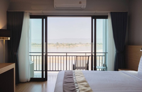Sang Khom Hotel | Sand & River Hotel