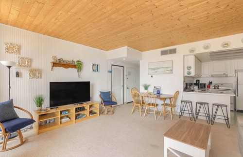 Seaside Condo | Sand & Sea (210) Agate Hunter - Cozy Ocean View