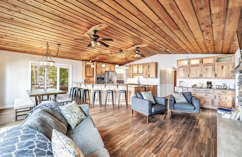 Brazeau House | Sand Shoreline, Party Garage, Picturesque Sunsets, Dock