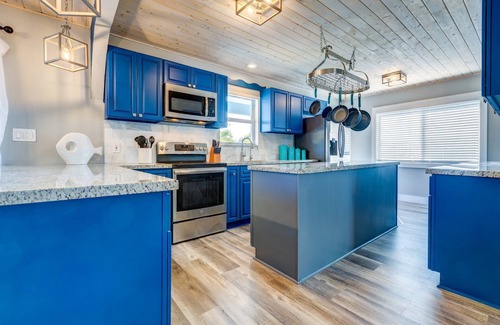 Marathon House | Sandal Escape: 6BR Canal Front Oasis w/Heated Pool, Dog-Friendly, Dockage & Fast Atlantic Access