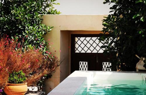 Megalochori Villa | Sandandstone villa Santorini