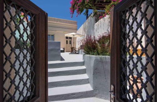 Megalochori Villa | Sandandstone villa Santorini