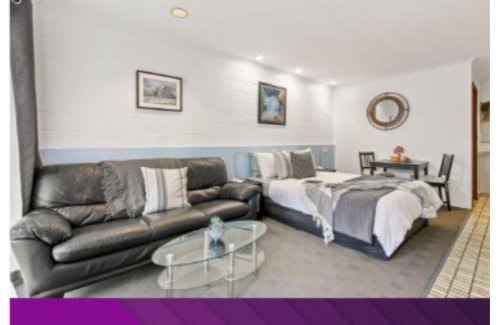 Lakes Entrance Hotel | Sandbar Motel