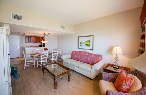 Fernandina Beach Condo | Sandcastle Court #277 -Kitchen | 1 Bed, 1 Bath