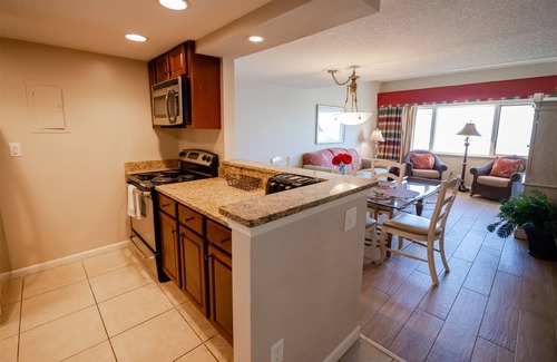 Fernandina Beach Condo | Sandcastle Court #277 -Kitchen | 1 Bed, 1 Bath