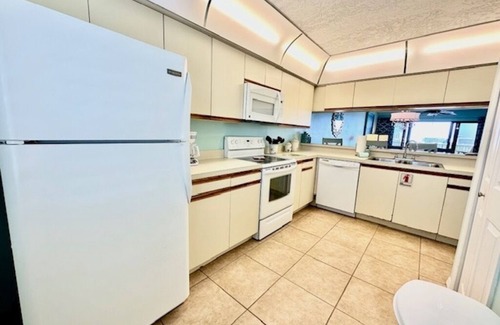 Cocoa Beach Condo | Sandcastles Top Floor Ocean View - Fall Specials!