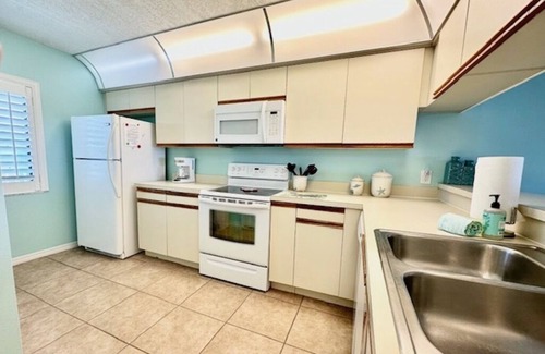 Cocoa Beach Condo | Sandcastles Top Floor Ocean View - Fall Specials!