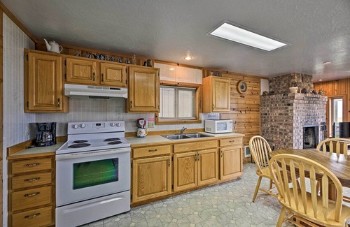 Waldport Cottage | Sanderling Sea Cottages, Unit 3 w/Private Balcony