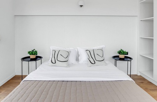 Thessaloniki Apartment | Sanders Arch - Chic 1-bdr Apt w Balcony