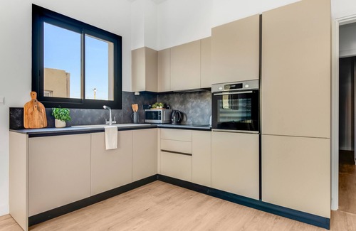 Limassol Apartment | Sanders Crystal 1 - Cute 1-Bdr Apt w Shared Pool