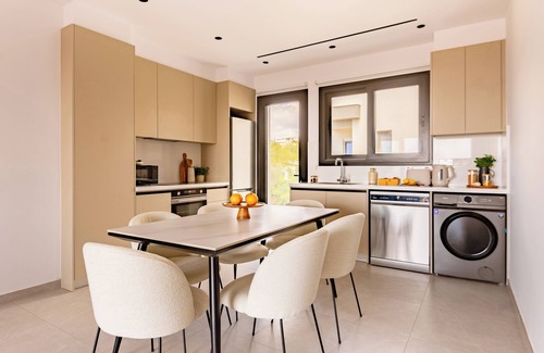 Agios Athanasios Apartment | Sanders Eduardovich - Lovely 2-Bdr with Balcony
