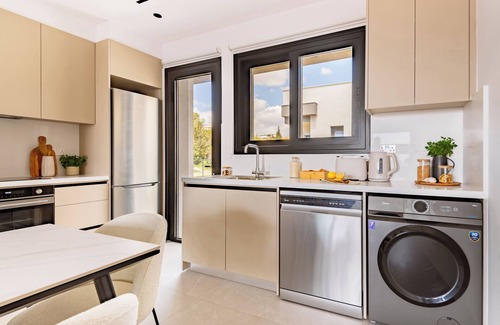 Agios Athanasios Apartment | Sanders Eduardovich - Lovely 2-Bdr with Balcony