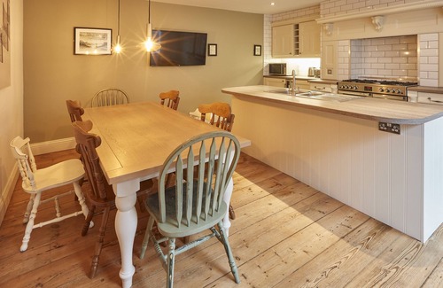 Whitby House | SANDERS HOUSE, family friendly, luxury holiday cottage in Whitby