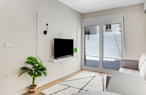 Neapoli-Sykies Apartment | Sanders New Town - Family 1-Bdr. Apt. w/ Terrace