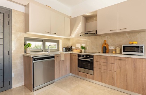 Agios Tychon Apartment | Sanders River Plaza - Chic 2-Bdr Apt with Balcony