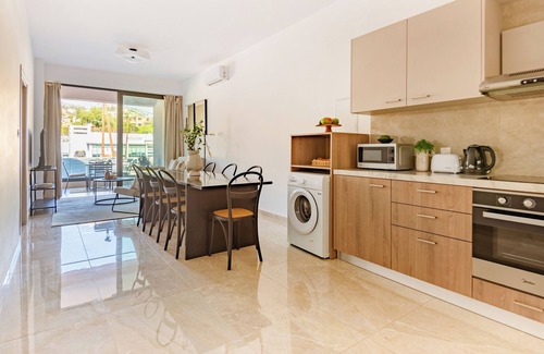 Agios Tychon Apartment | Sanders River Plaza - Open 1-Bdr Apt with Balcony