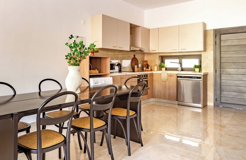 Agios Tychon Apartment | Sanders River Plaza - Open 1-Bdr Apt with Balcony