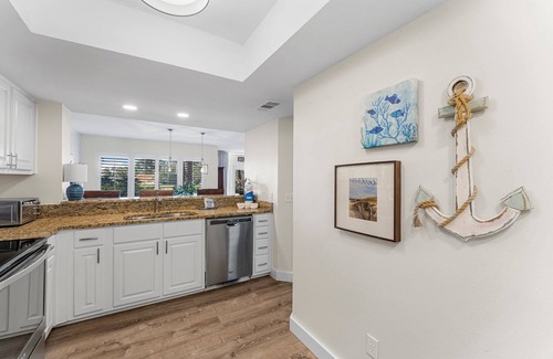 Miramar Beach House | Sandestin Resort Golf Cottage! 2/2.5 Sleeps 7! Golf cart available!