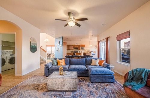 Nor Este House | Sandia Retreat: 6Br - 15min to airport - Games