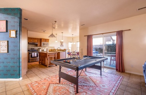 Nor Este House | Sandia Retreat: 6Br - 15min to airport - Games